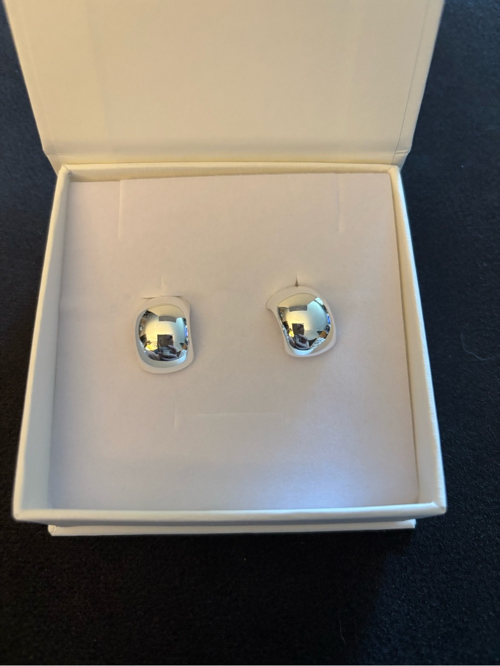KY HOOP SMOOTH EARRINGS